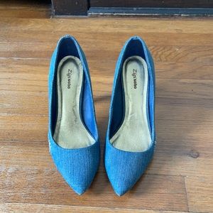 Denim heels with distressed look